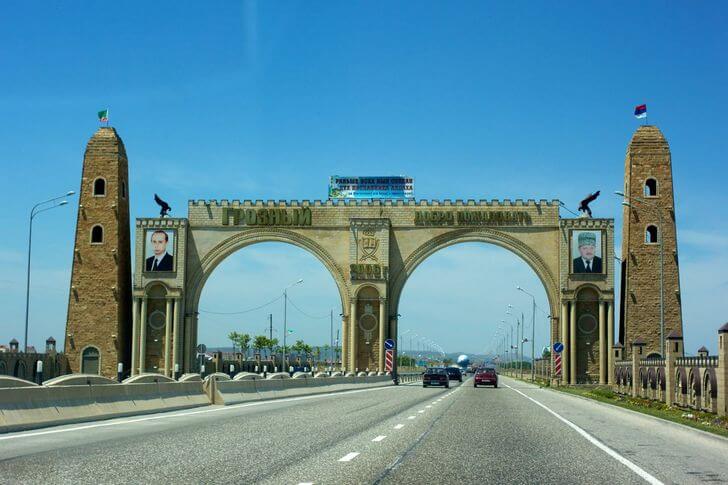 Триумфальная арка «Грозный».
