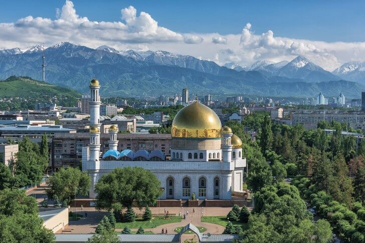Центральная мечеть Алма-Аты.