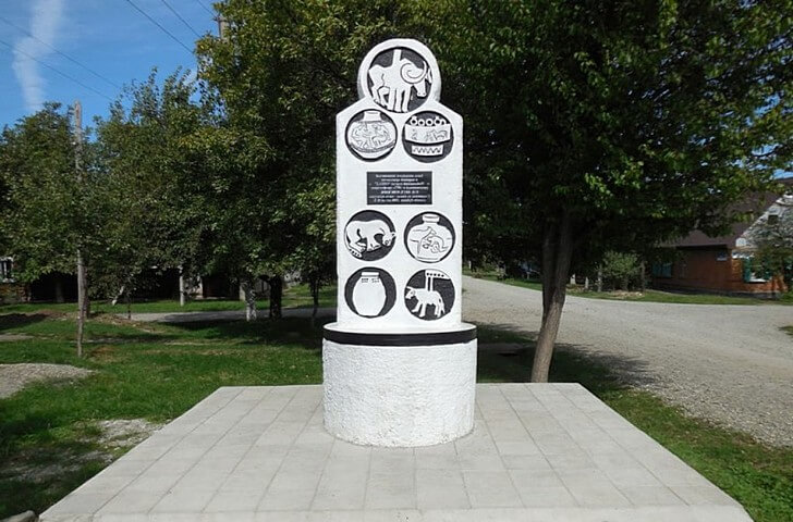 Памятник Майкопскому Кургану.
