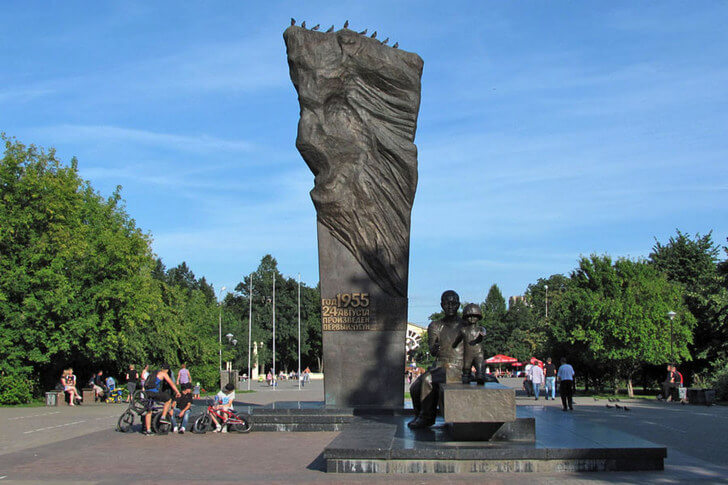 Памятник металлургам.