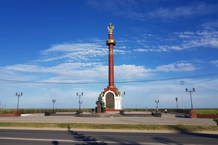 Монумент в честь основания Якутска.