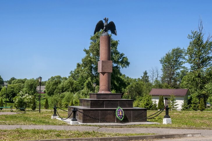 Памятник Перновскому полку.