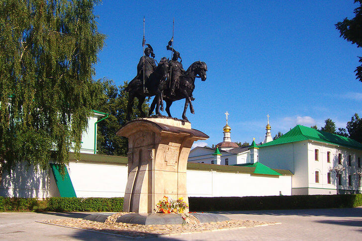 Памятник Святым Борису и Глебу.