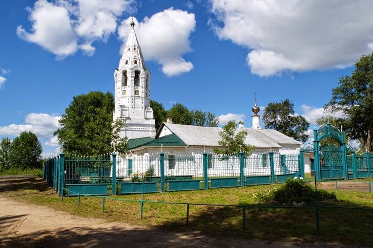 Покровская церковь.