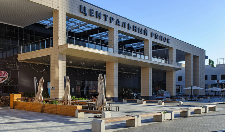 Главный фасад здания.