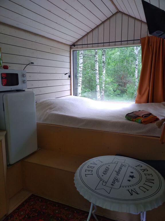 Домик на берегу речки.