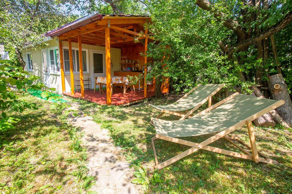 Домик с садом у заповедника.