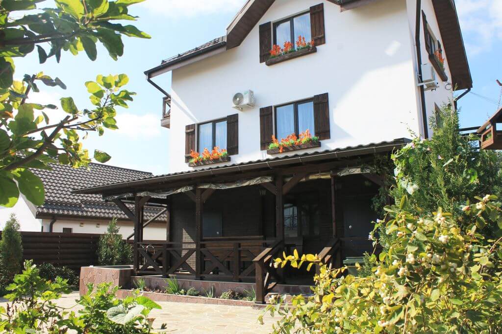 Коттедж с сауной и купелью.