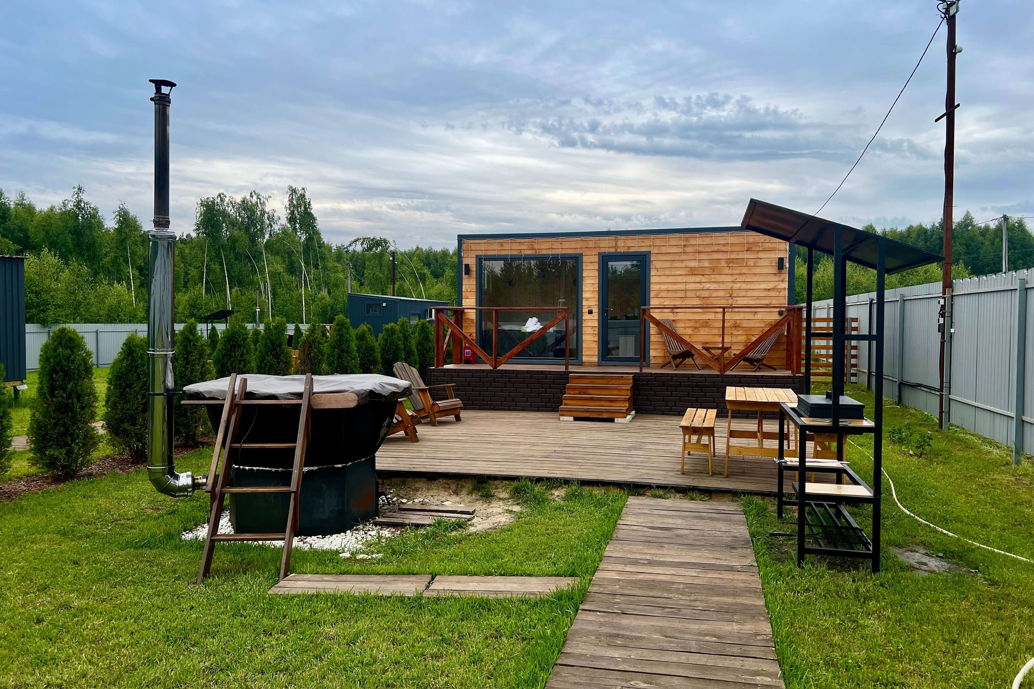 Горький Виледж.